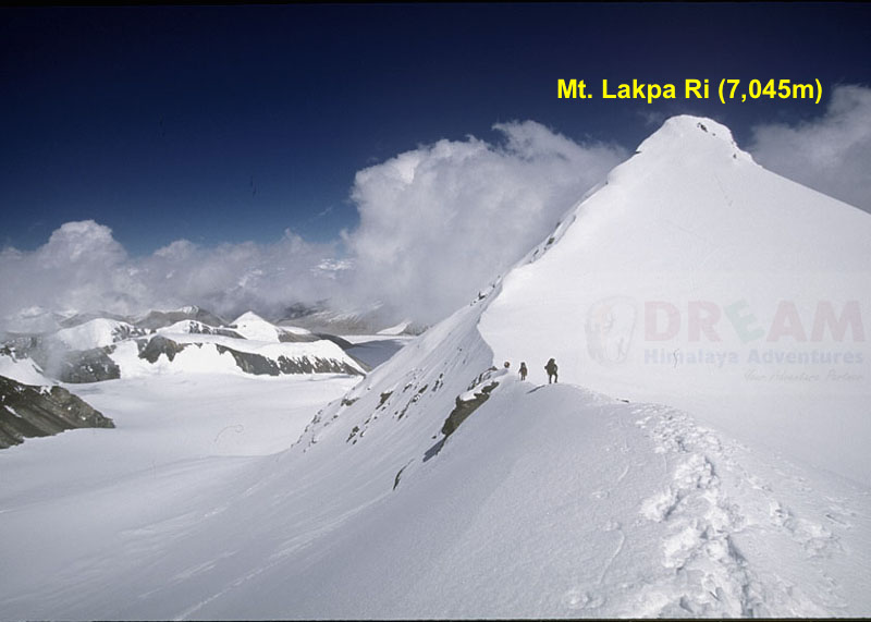 Mt. Lhakpa Ri (7045m) 